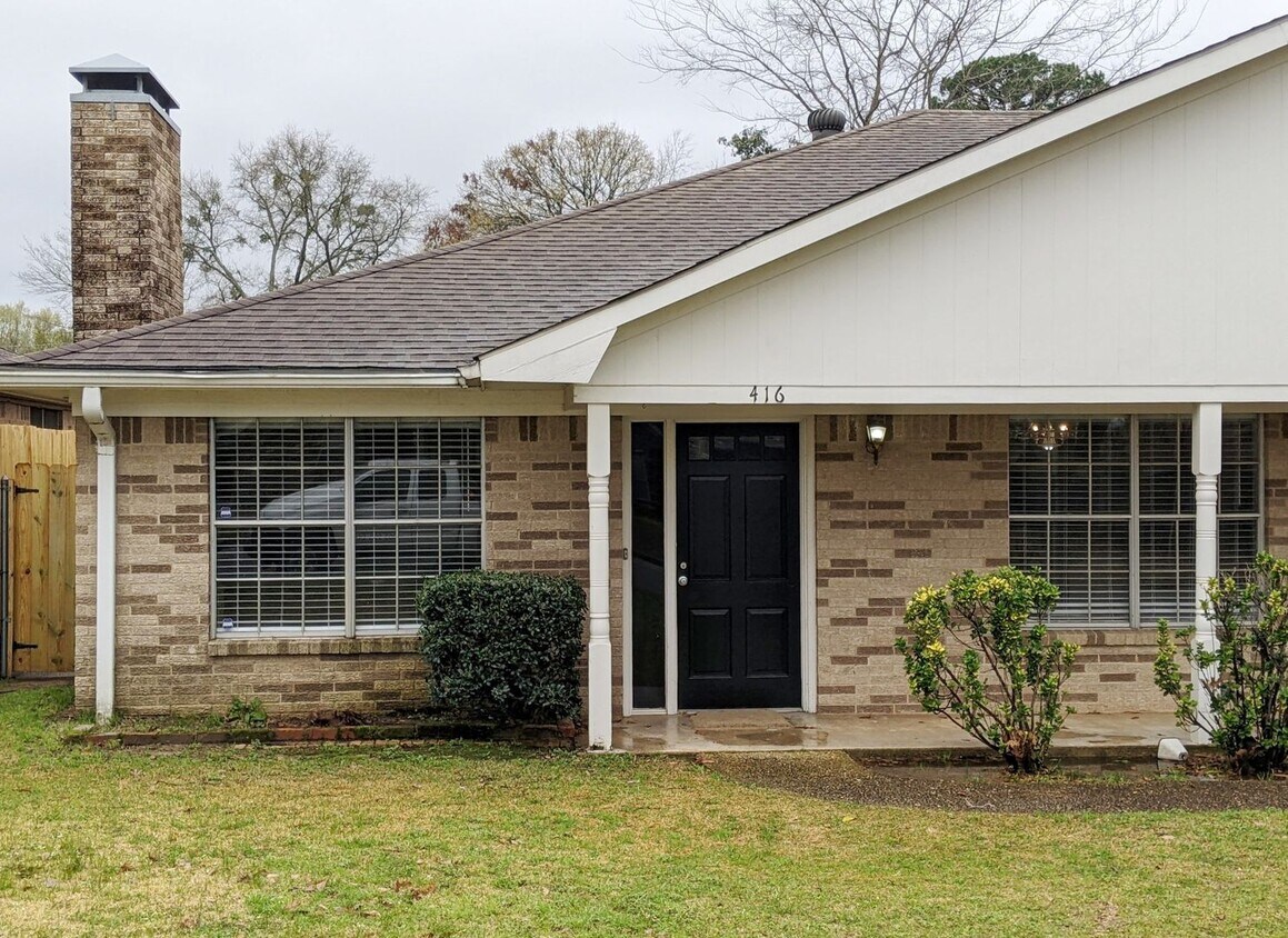 Foto principal - South Tyler - Updated 3 Bedroom, 2 Bath Du...