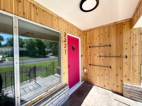 Building Photo - 2321 Glendale Dr