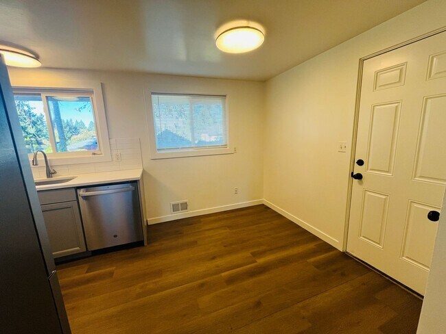 Foto del edificio - 409-411 Eastfield Dr