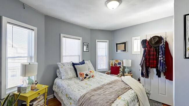 Building Photo - Somerville 5bed 2bath available 9/1/2026 - Modern Apartment $4995