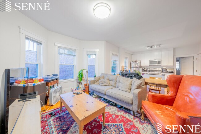 Building Photo - 37 Magoun St