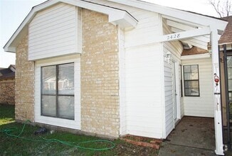 Building Photo - 2428 Sunflower Dr