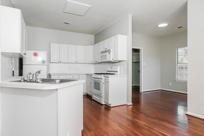 Foto del edificio - 503 Griffis Rd