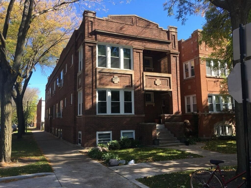 3921 W Roscoe St, Chicago, IL 60618 House Rental in Chicago, IL