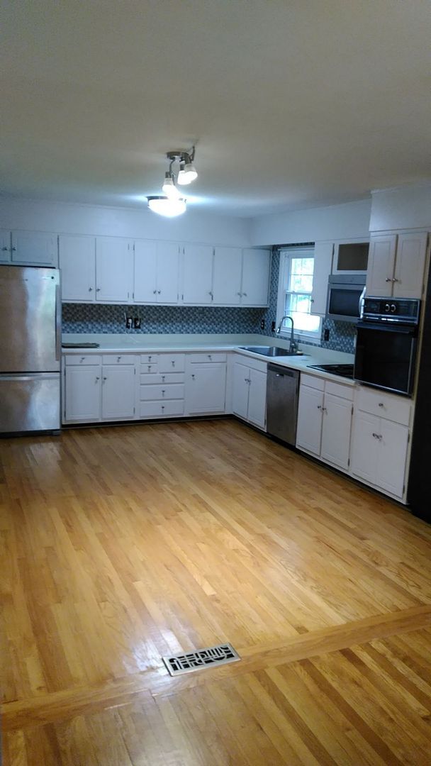 Building Photo - Beautiful All Brick Ranch Home!