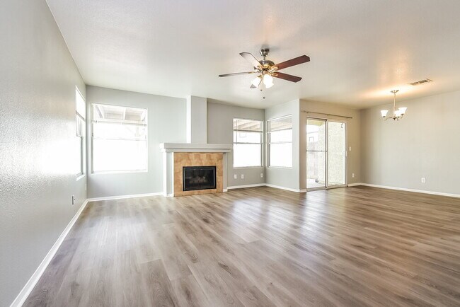 Building Photo - 4048 Hazelridge Dr
