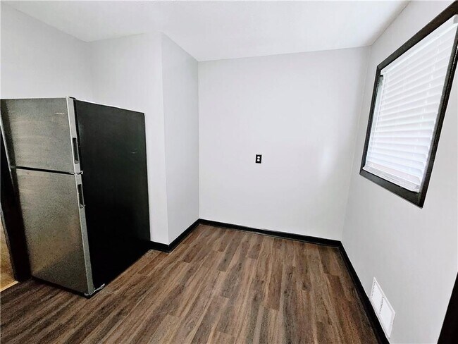 Foto del edificio - 2877 Whispering Hills Dr