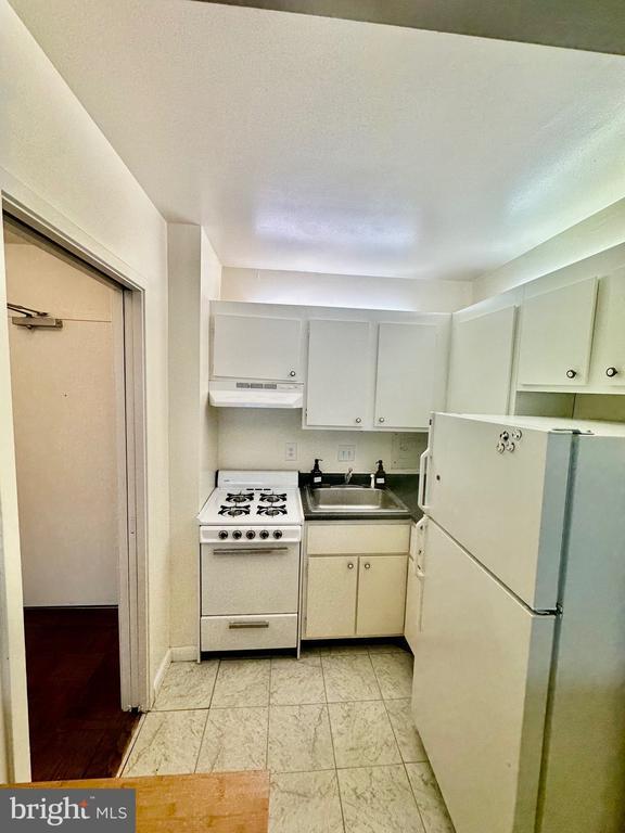 Foto del edificio - 5500 Friendship Blvd