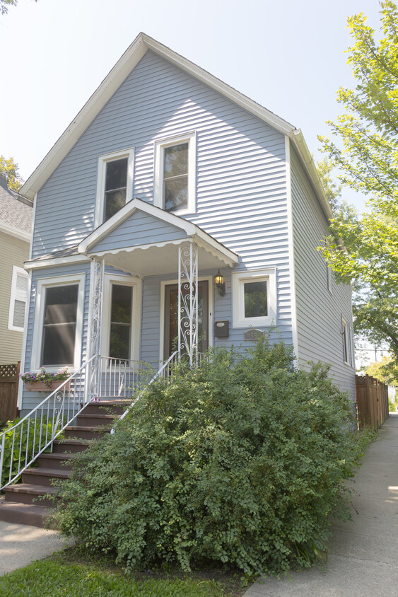Primary Photo - 4556 N Harding Ave