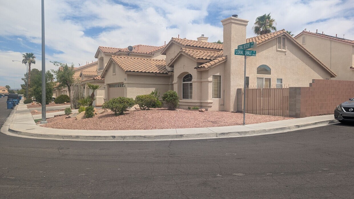 Foto principal - 3 bedroom 1 story house with large backyar...