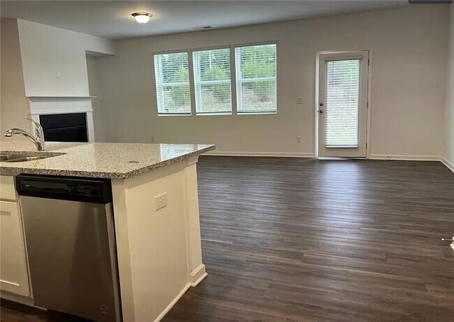 Foto del edificio - 6050 Sanford Pl