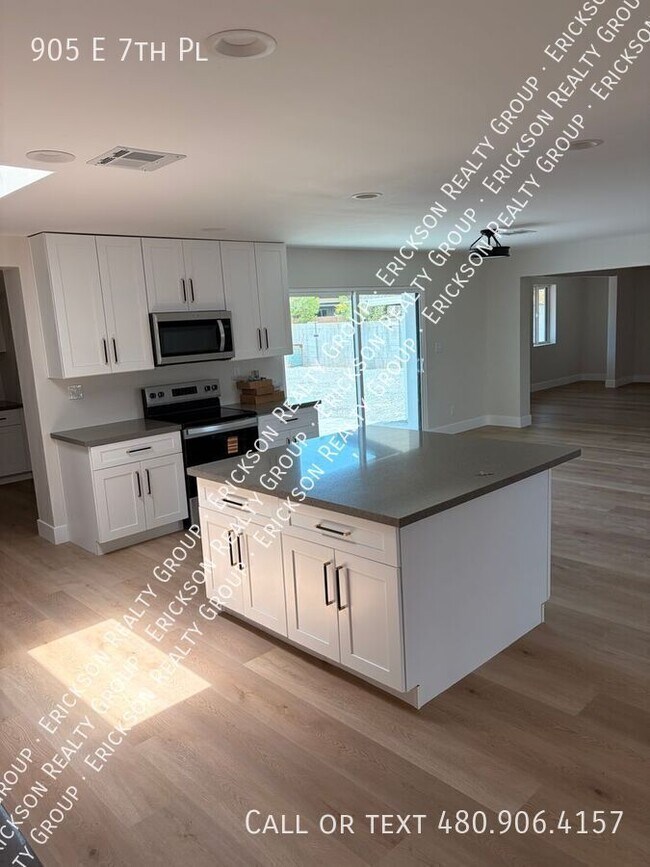 Foto del edificio - 905 E 7th Pl