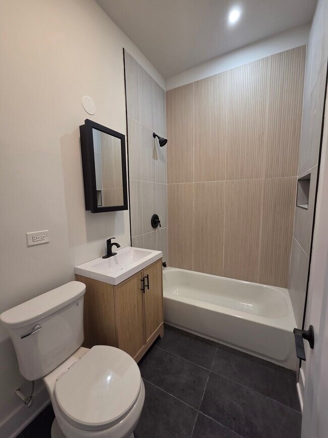 Foto del edificio - 2145 W 18th Pl