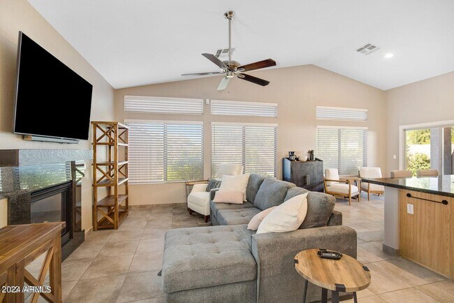 Foto del edificio - 40762 N Robinson Dr