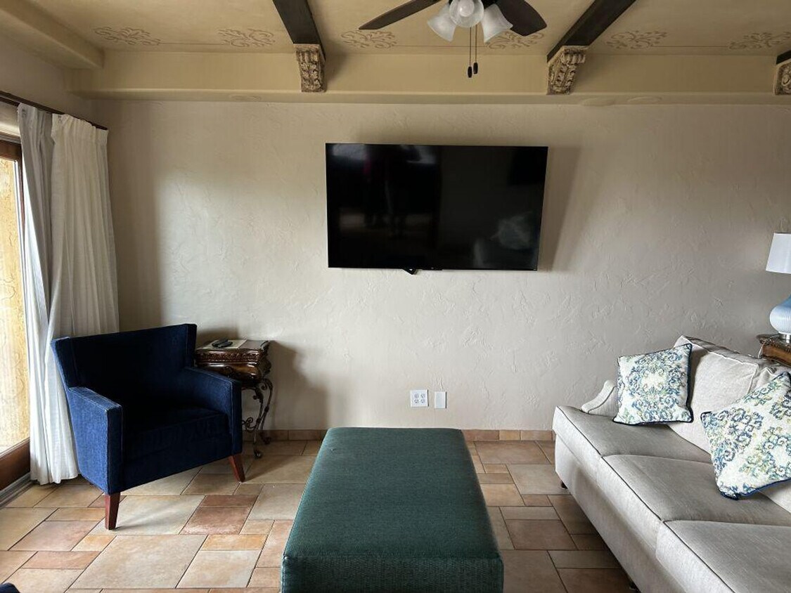 Primary Photo - 935 Beachview Dr