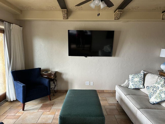 Building Photo - 935 Beachview Dr