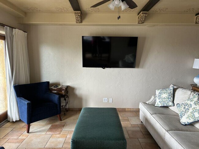 Building Photo - 935 Beachview Dr
