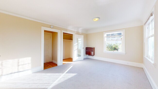Building Photo - Light And Bright Studio In Prime Berkeley Neighborhood!