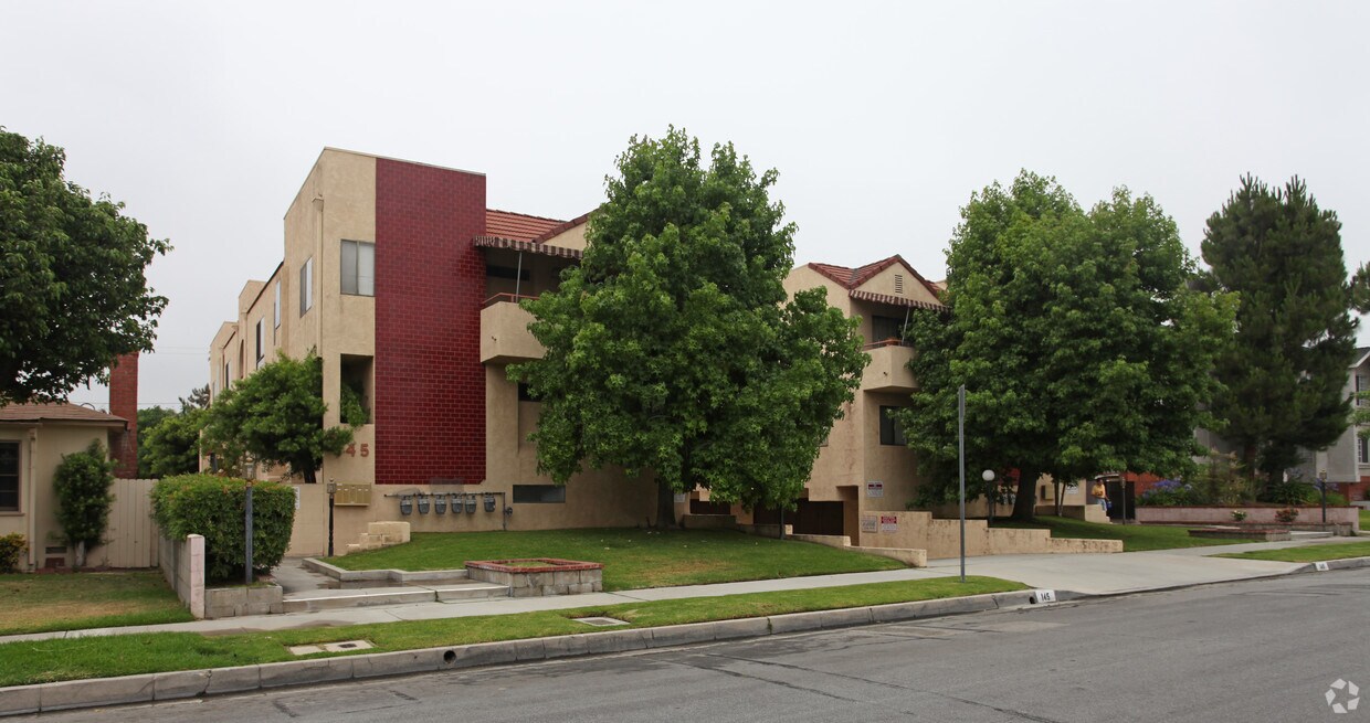 Primary Photo - 145-149 Fano St