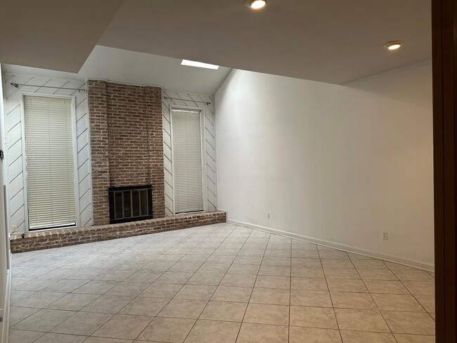 Building Photo - 17132 Beaver Springs Dr