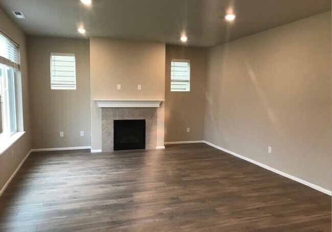 Building Photo - Beautiful, almost new Home Marysville!