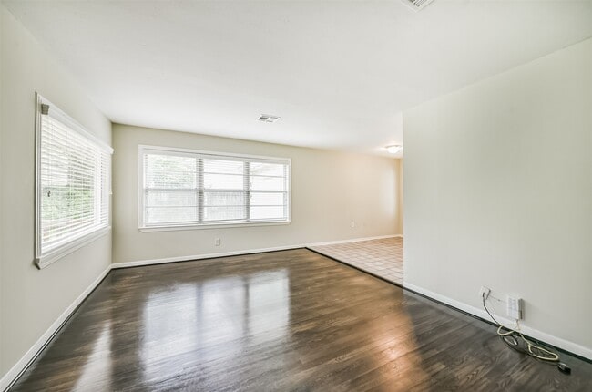 Building Photo - 4924 Palmetto St