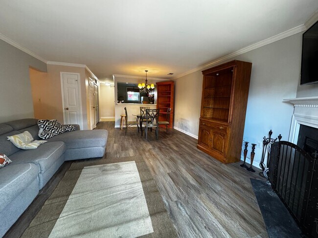 Building Photo - Furnished 2BR, 2BA Condo with Backyard in ...