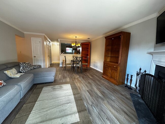 Foto del edificio - Furnished 2BR, 2BA Condo with Backyard in ...