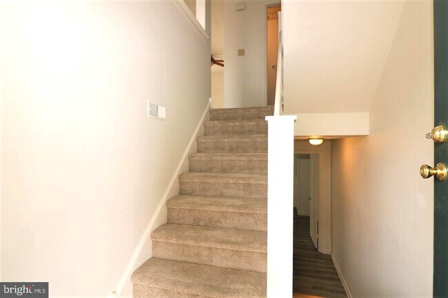 Building Photo - 305 Charring Cross Dr