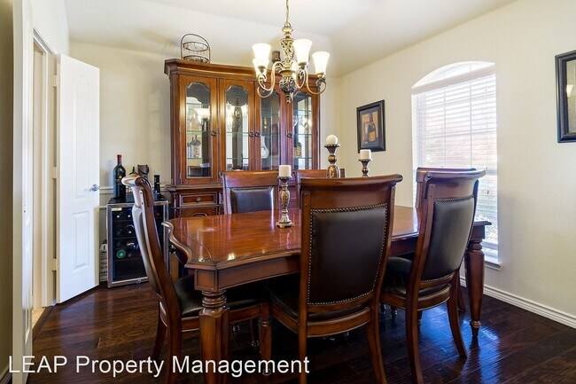 Building Photo - 4 br, 4 bath House - 13463 Four Willows Dr