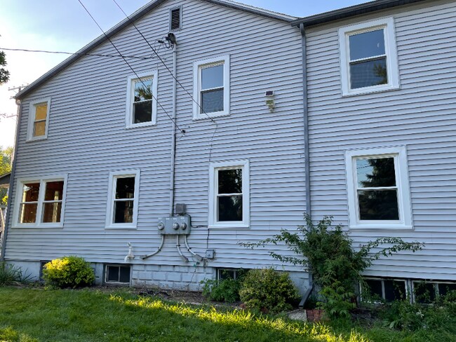 Building Photo - 501 N Fair Oaks Ave