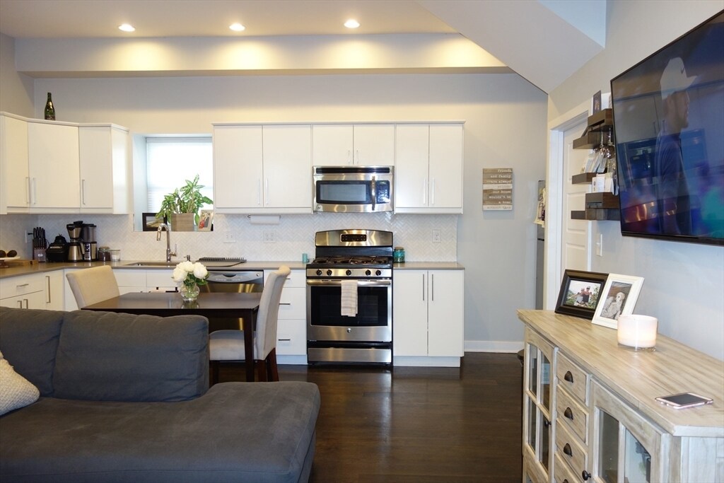 Foto principal - 66 Cottage St