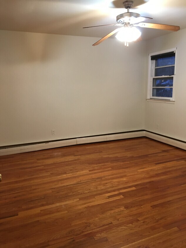 Building Photo - 1059 Brighton St