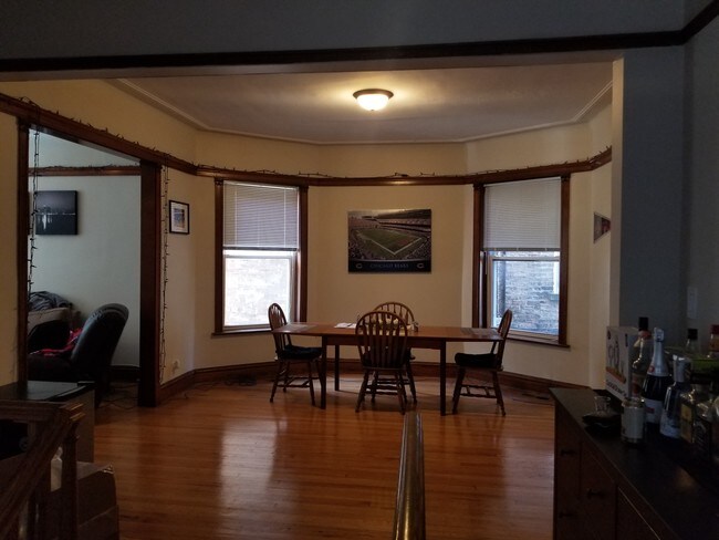 Foto del edificio - 2738 N Racine Ave