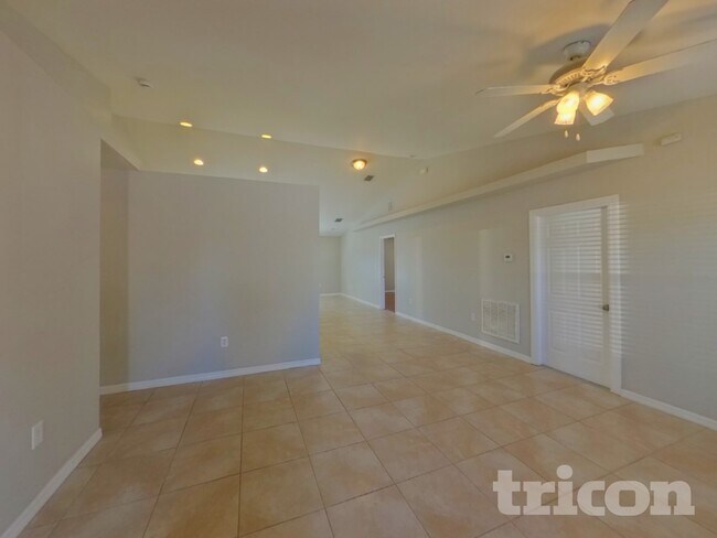 Foto del edificio - 23183 Burlingame Ave