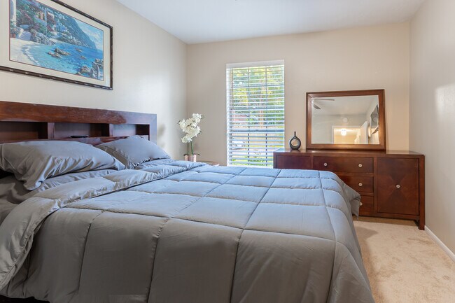 Foto del edificio - 823 Silverpines Rd