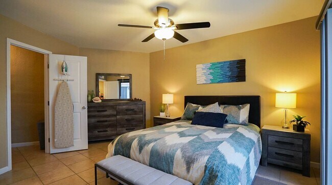 Foto del edificio - Stylish Condo with Golf Course Views in Gated Cathedral Canyon Country Club (Monthly Only - No Lo...