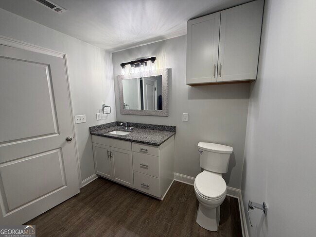 Foto del edificio - 2023 Moores Ford Rd