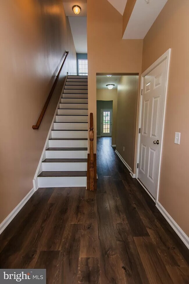 Building Photo - 207 Kinsale Ln