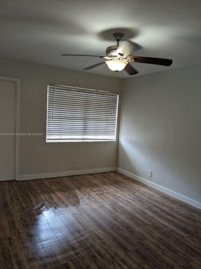 Foto del edificio - 411 SW 11th Ave