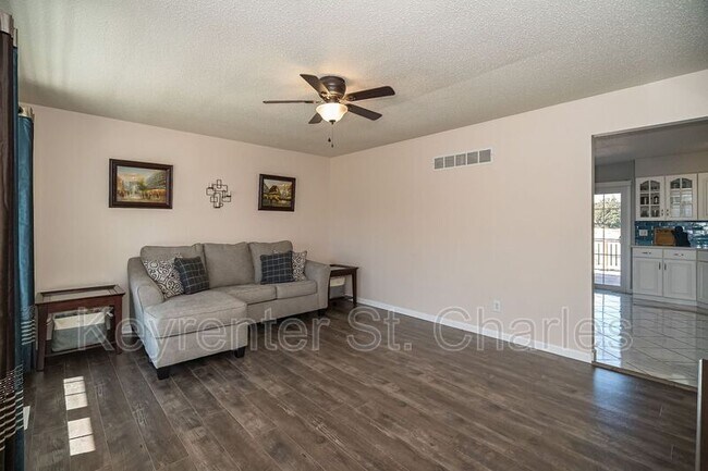 Building Photo - 3515 Carriage Run Dr