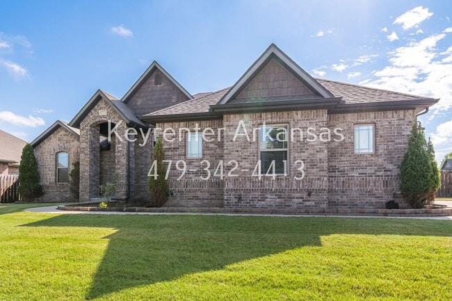 Building Photo - Beautiful Luxury Home!