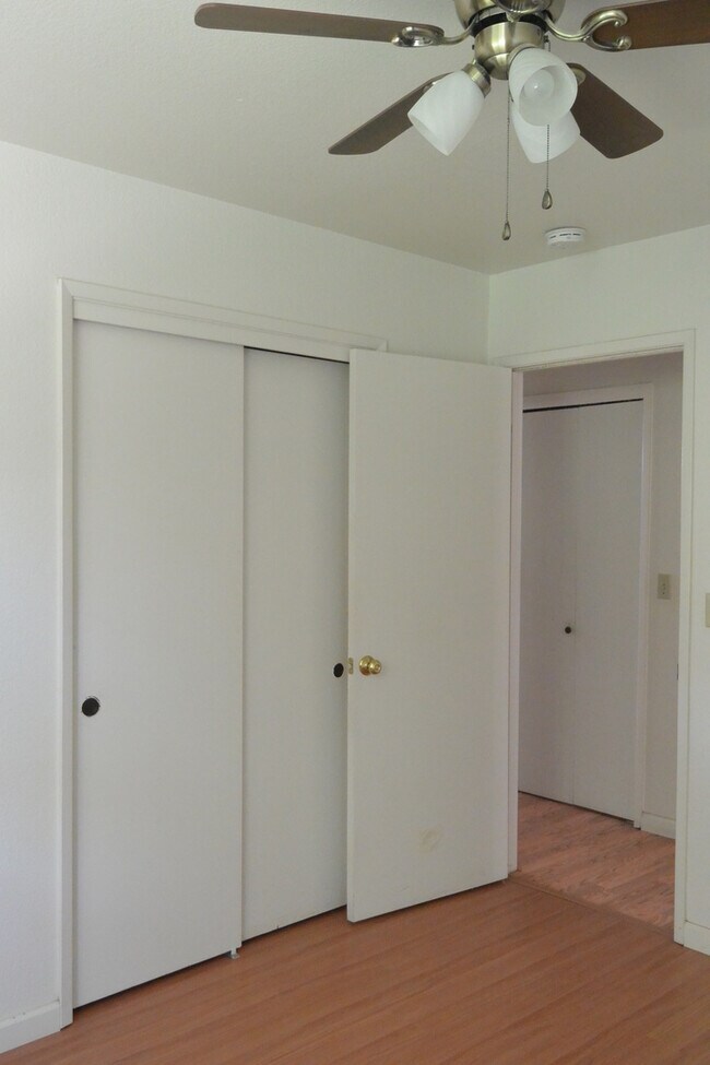 Foto del edificio - Nice home in Northwest Tulare neighborhood near schools