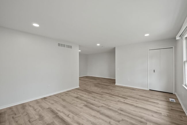Building Photo - Chestnut Oaks Apartments