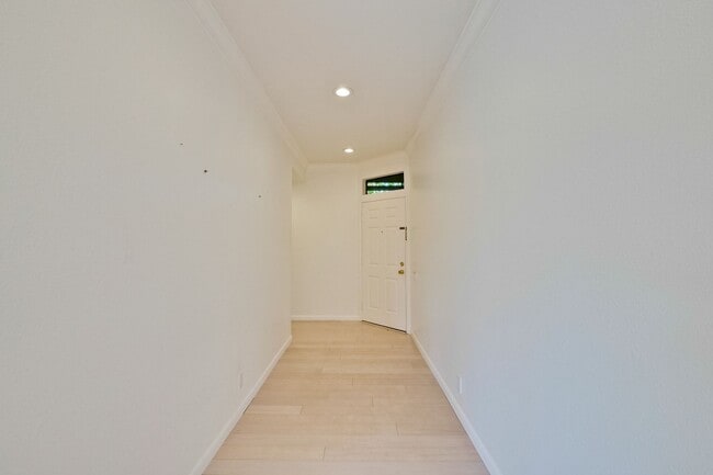 Foto del edificio - 1108 Shoreline Dr