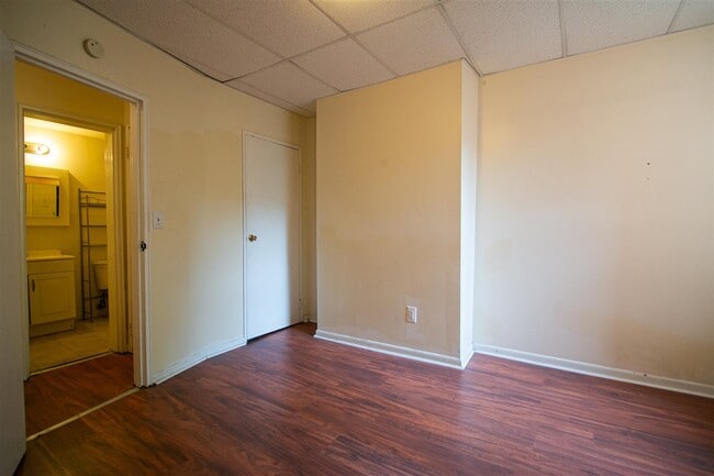 Building Photo - 159 Christopher Columbus Dr