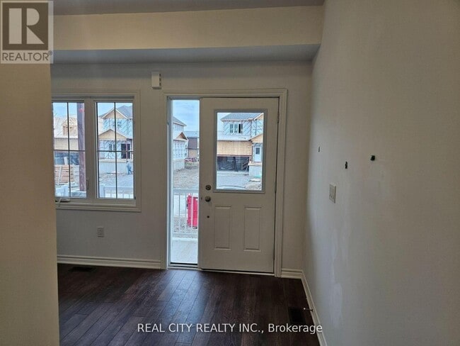 Building Photo - 8 Bradden Cres