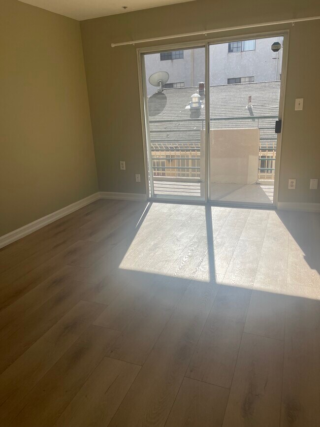 Foto del edificio - 7330 Eton Ave