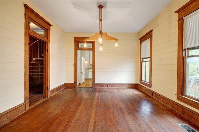 Building Photo - 1117 W 9th St