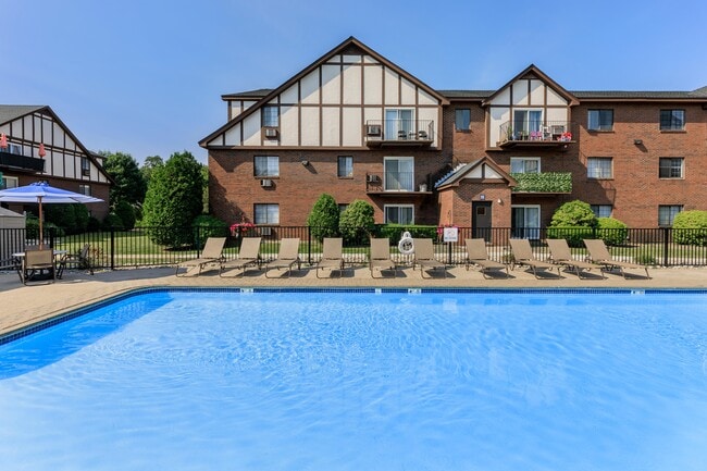 Building Photo - Rivers Edge Apartments